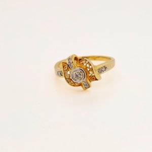 18Kt Yellow Gold Ring Set With Diamonds